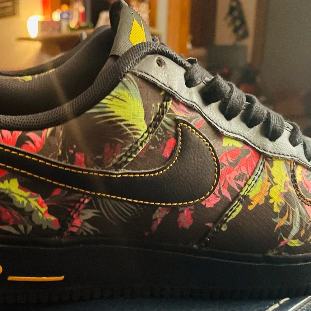 Nike Air Force 1'07
LV8 “Floral Pack” Mens 10
$199 - Picture 3 of 12